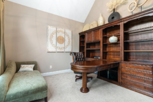 Le charme intemporel du meuble en bois massif : armoire, bibliotheque, buffet, table…